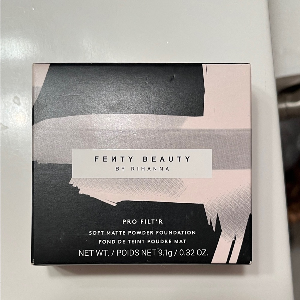 Fenty Beauty Pro Filt'r Soft Matte Powder Foundation - 290